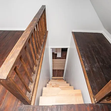 And Cozy - Parking Included! Apartment