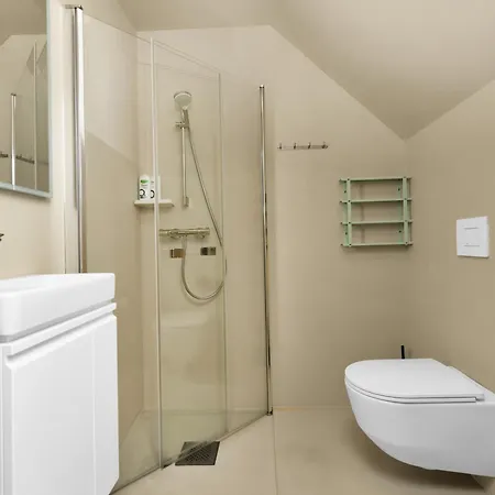 Apartment And Cozy - Parking Included!