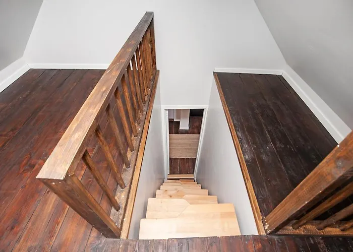 And Cozy - Parking Included! Apartment