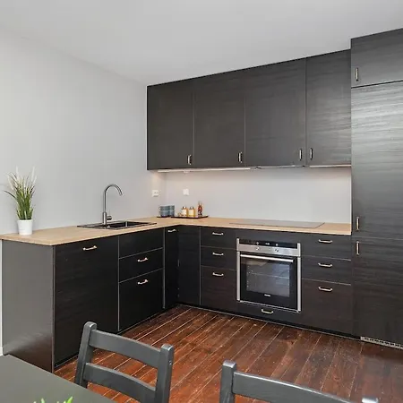 And Cozy - Parking Included! Апартаменты *